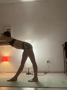 LeyaJohnson online show from 28, 1, 2025