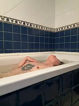 LeyaJohnson online show from 18, 4, 2026