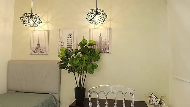 Sassy--Girl online show from 4, 10, 2025