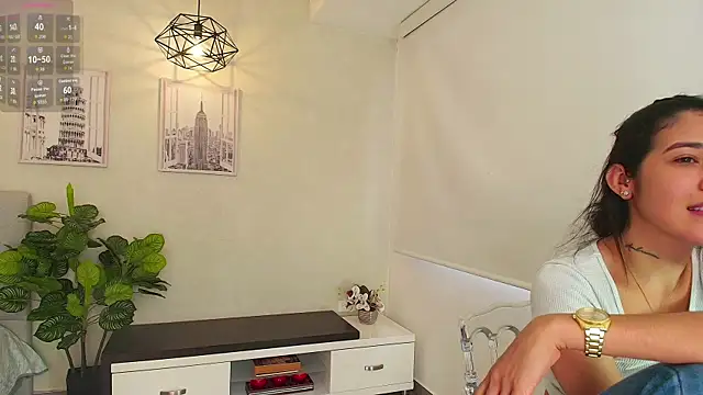 Sassy--Girl online show from 25, 9, 2025