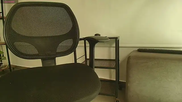 Sassy--Girl online show from 13, 4, 2026