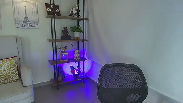 Sassy--Girl online show from 16, 4, 2026