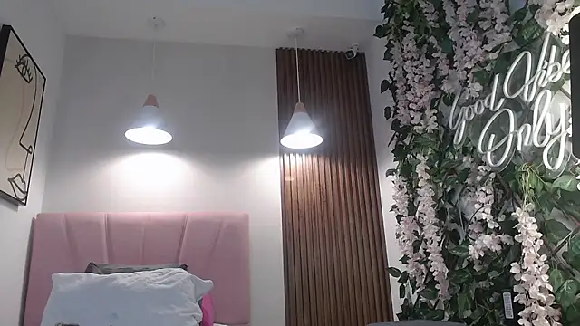 Sassy--Girl online show from 13, 9, 2025