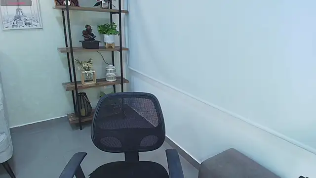 Sassy--Girl online show from 14, 4, 2026