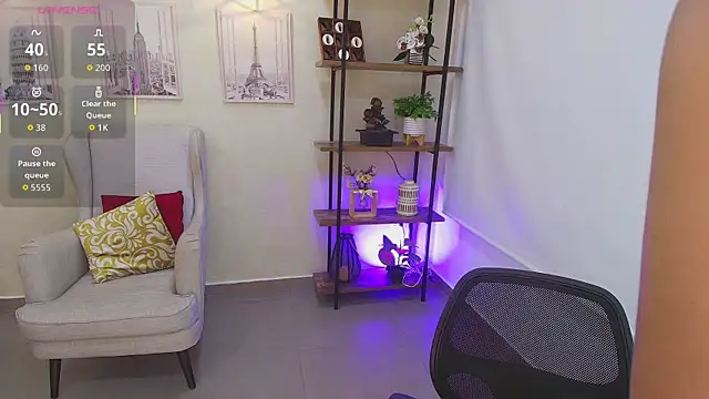 Sassy--Girl online show from 15, 4, 2026