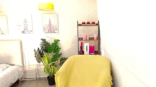 Sassy--Girl online show from 17, 3, 2025