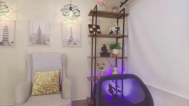 Sassy--Girl online show from 17, 4, 2026