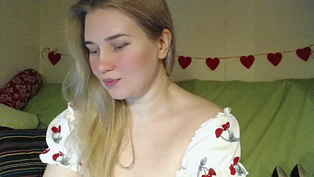 Snapshot of mmmPinUpGirl chatting on 15, 2, 2026 mmmPinUpGirl online show from 15, 2, 2026