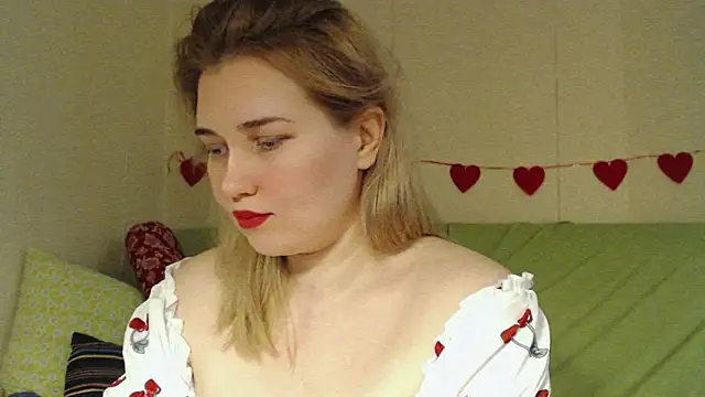 Snapshot of mmmPinUpGirl chatting on 1, 3, 2026 mmmPinUpGirl online show from 1, 3, 2026