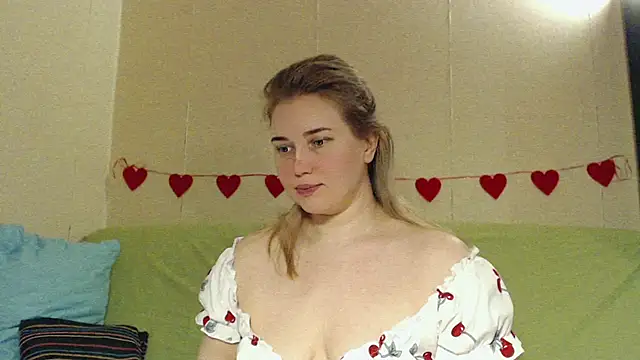 Snapshot of mmmPinUpGirl chatting on 22, 4, 2026 mmmPinUpGirl online show from 22, 4, 2026