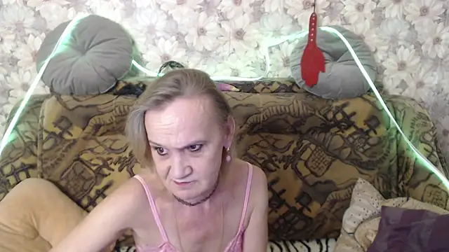 Snapshot of MissBekker chatting on 1, 10, 2025 MissBekker online show from 1, 10, 2025