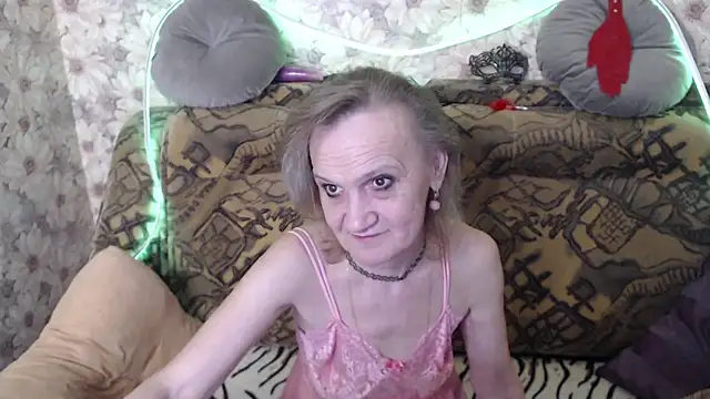 Snapshot of MissBekker chatting on 8, 7, 2026 MissBekker online show from 8, 7, 2026