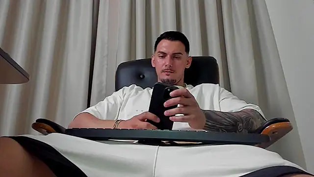Snapshot of ClintMasters chatting on 10, 6, 2026 ClintMasters online show from 10, 6, 2026