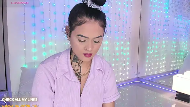 Snapshot of ohyesly_ chatting on 23, 9, 2025 ohyesly online show from 23, 9, 2025