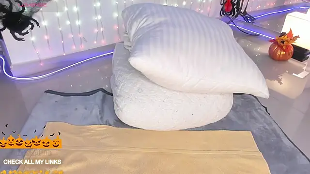 Snapshot of ohyesly_ chatting on 7, 10, 2025 ohyesly online show from 7, 10, 2025