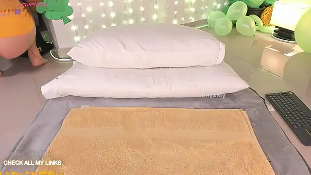 ohyesly  online show from 7, 3, 2026