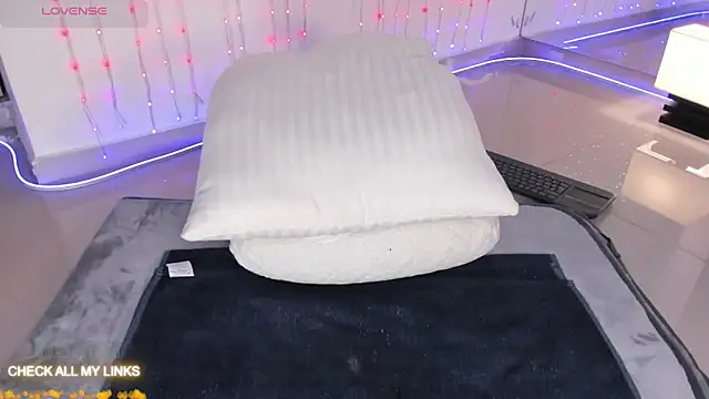 Snapshot of ohyesly_ chatting on 25, 9, 2025 ohyesly online show from 25, 9, 2025