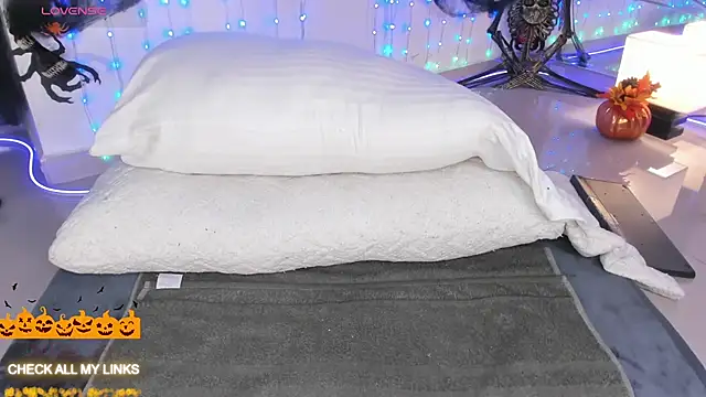 Snapshot of ohyesly_ chatting on 21, 10, 2025 ohyesly online show from 21, 10, 2025