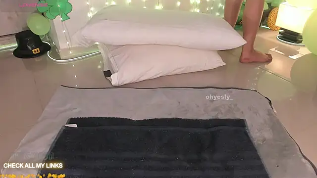 ohyesly  online show from 13, 3, 2026