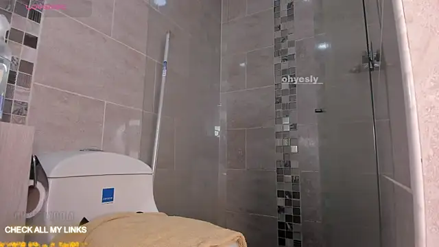 Snapshot of ohyesly_ chatting on 16, 11, 2025 ohyesly online show from 16, 11, 2025