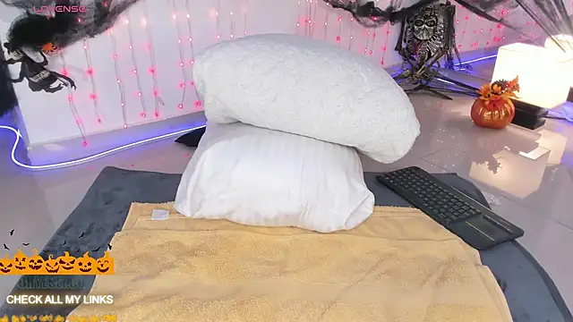 Snapshot of ohyesly_ chatting on 24, 10, 2025 ohyesly online show from 24, 10, 2025