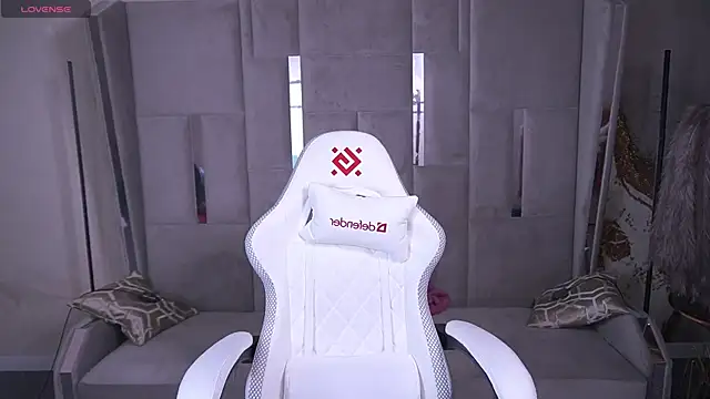 Daphne Moss online show from 21, 3, 2025