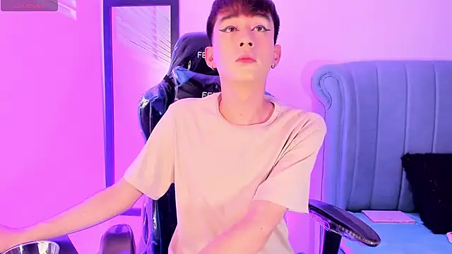 Chris boy  online show from 2, 4, 2026