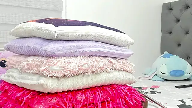 Elizabeth 18  online show from 9, 4, 2026