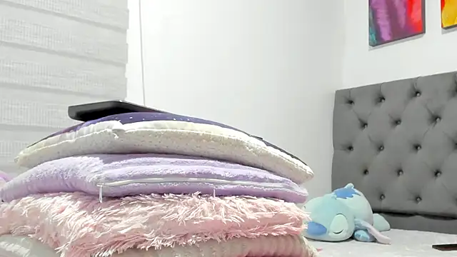 Elizabeth 18  online show from 9, 3, 2026