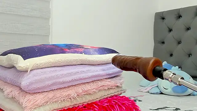 Elizabeth 18  online show from 11, 3, 2026