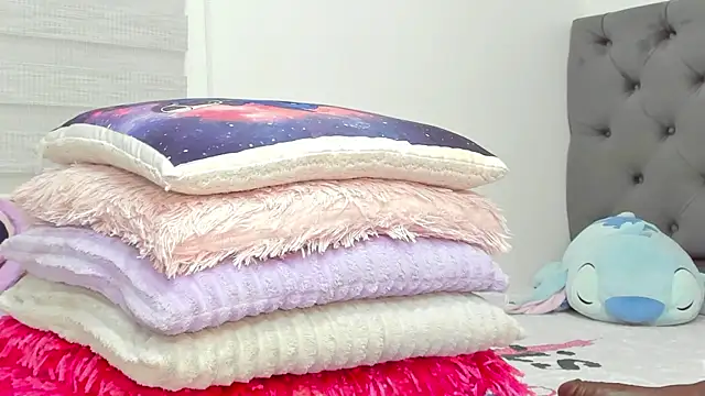 Elizabeth 18  online show from 7, 4, 2026