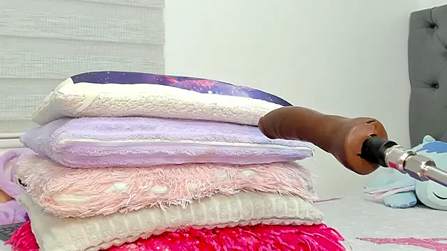 Elizabeth 18  online show from 11, 4, 2026