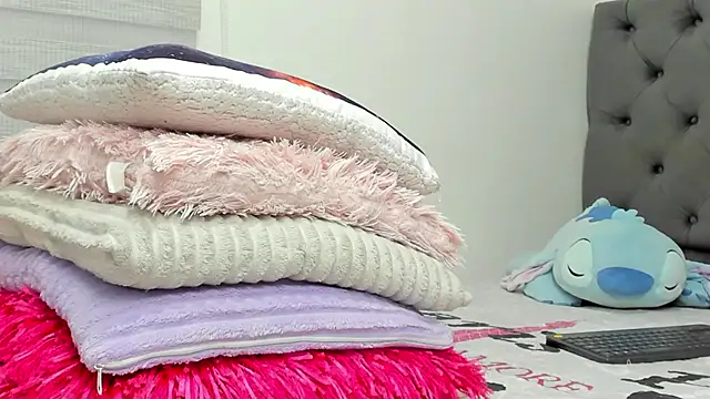 Elizabeth 18  online show from 10, 2, 2026