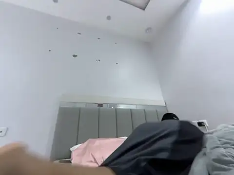 Submissive Arab online show from 2, 1, 2025