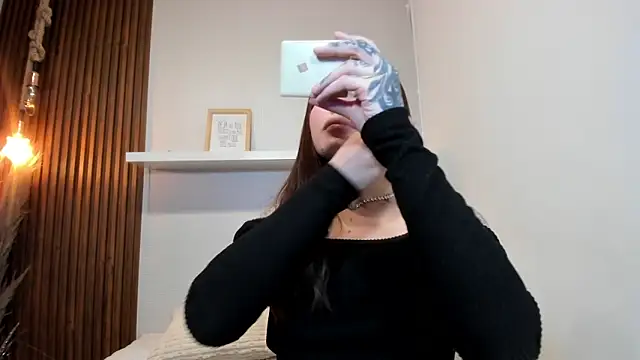 LANA-JONNES online show from 17, 5, 2026