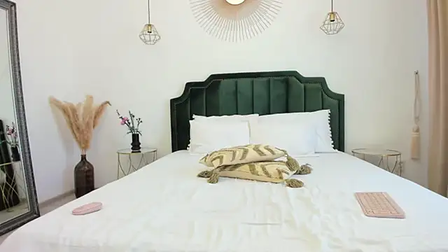 xLorenna online show from 17, 10, 2025