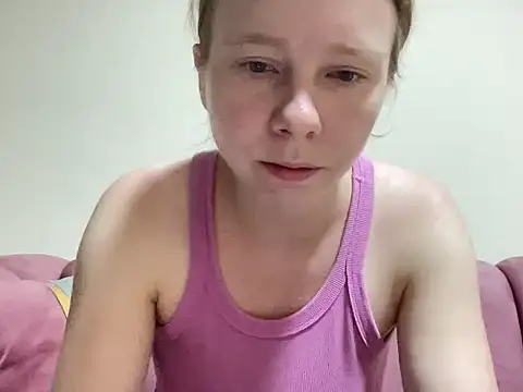 SweetLucy96 online show from 9, 9, 2025