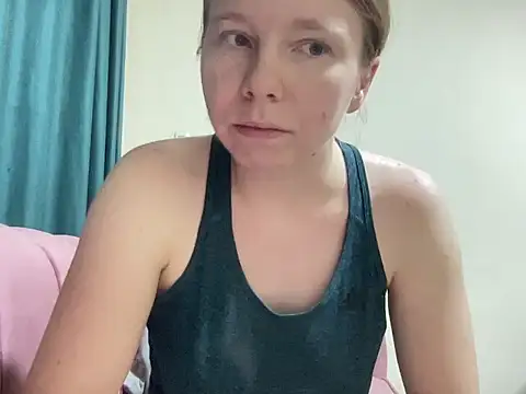 SweetLucy96 online show from 3, 11, 2025