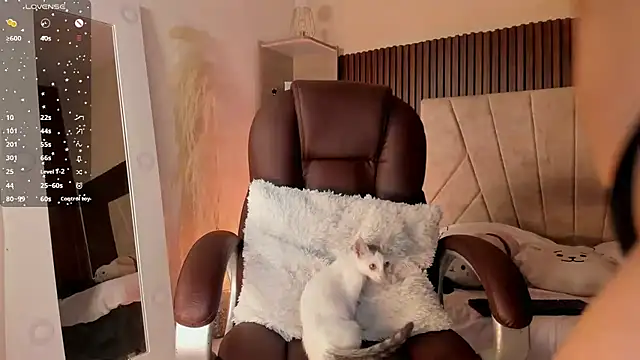 Snapshot of _Niah_ chatting on 18, 3, 2025 Niah online show from 18, 3, 2025