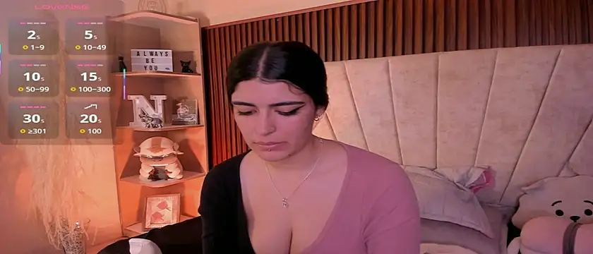 Snapshot of _Niah_ chatting on 21, 10, 2025 Niah online show from 21, 10, 2025