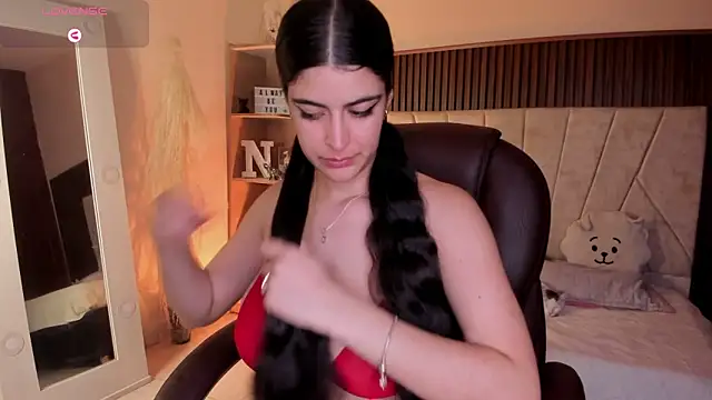 Snapshot of _Niah_ chatting on 6, 11, 2025 Niah online show from 6, 11, 2025