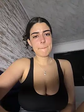 Snapshot of _Niah_ chatting on 4, 10, 2025 Niah online show from 4, 10, 2025