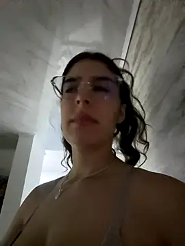 Snapshot of _Niah_ chatting on 19, 9, 2025 Niah online show from 19, 9, 2025