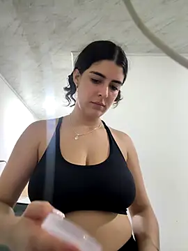 Snapshot of _Niah_ chatting on 27, 9, 2025 Niah online show from 27, 9, 2025