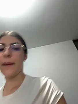 Snapshot of _Niah_ chatting on 15, 11, 2025 Niah online show from 15, 11, 2025