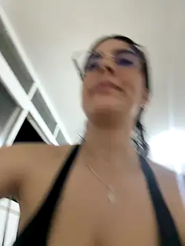 Snapshot of _Niah_ chatting on 8, 11, 2025 Niah online show from 8, 11, 2025