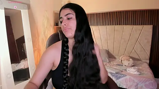 Snapshot of _Niah_ chatting on 20, 11, 2025 Niah online show from 20, 11, 2025