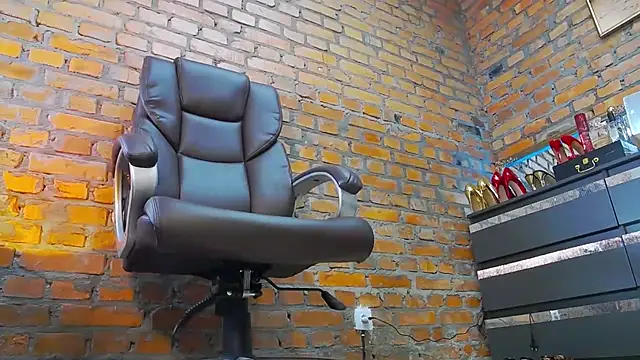 MistressMilana online show from 5, 1, 2026