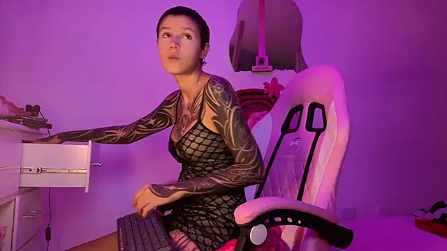 goddess vee  online show from 15, 1, 2026