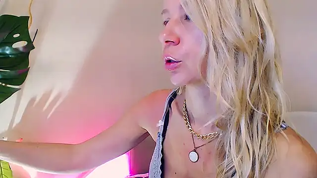 OLIVIA CANDY online show from 1, 6, 2026